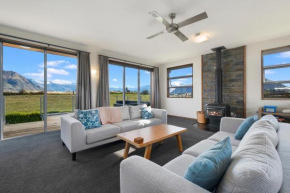 Infinity Views - Modern Wanaka Holiday Home